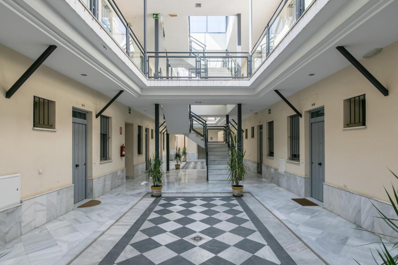 Apartamento Triana Deluxe Con Patio Privado Seville Exterior photo