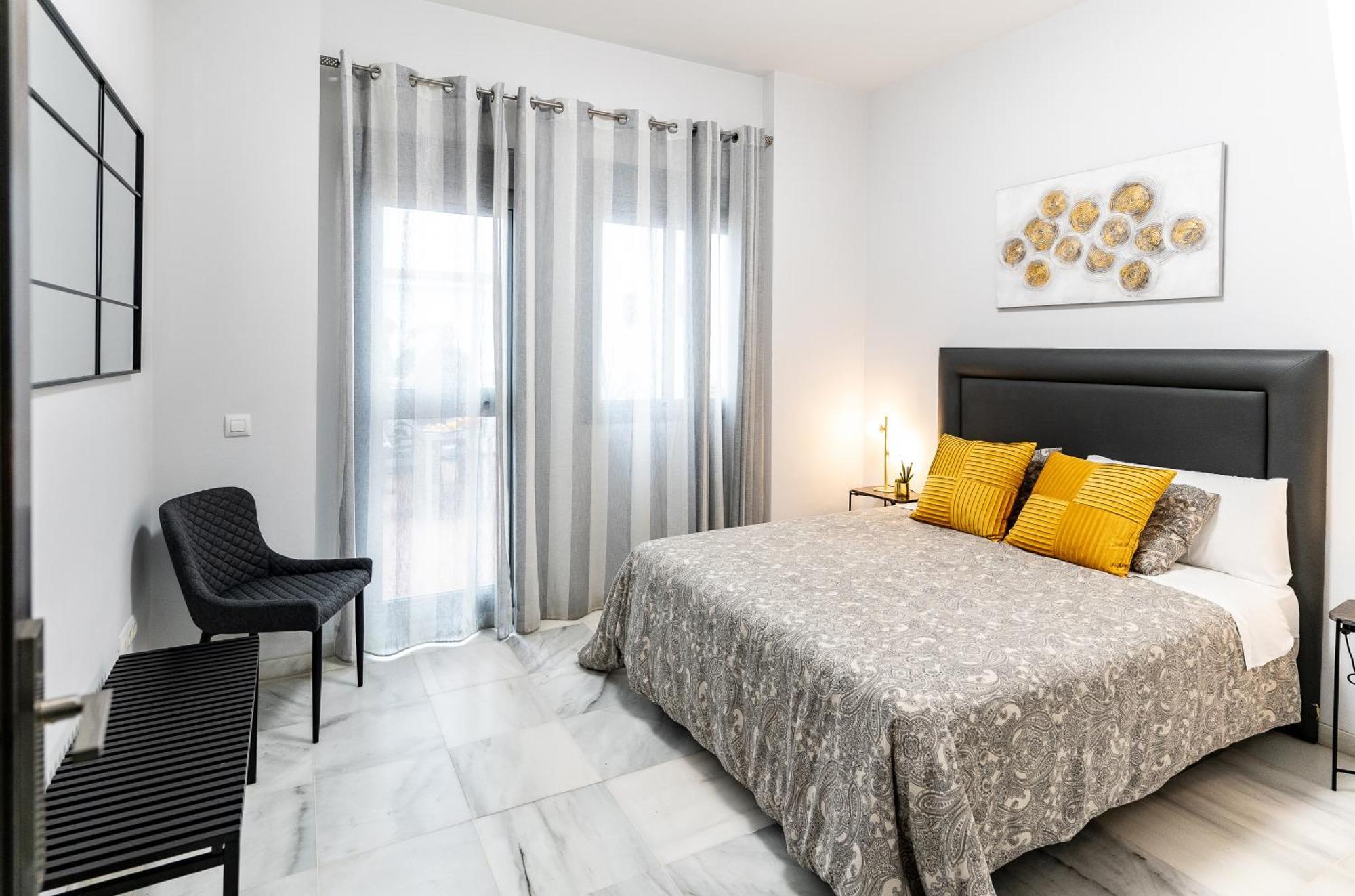 Apartamento Triana Deluxe Con Patio Privado Seville Exterior photo