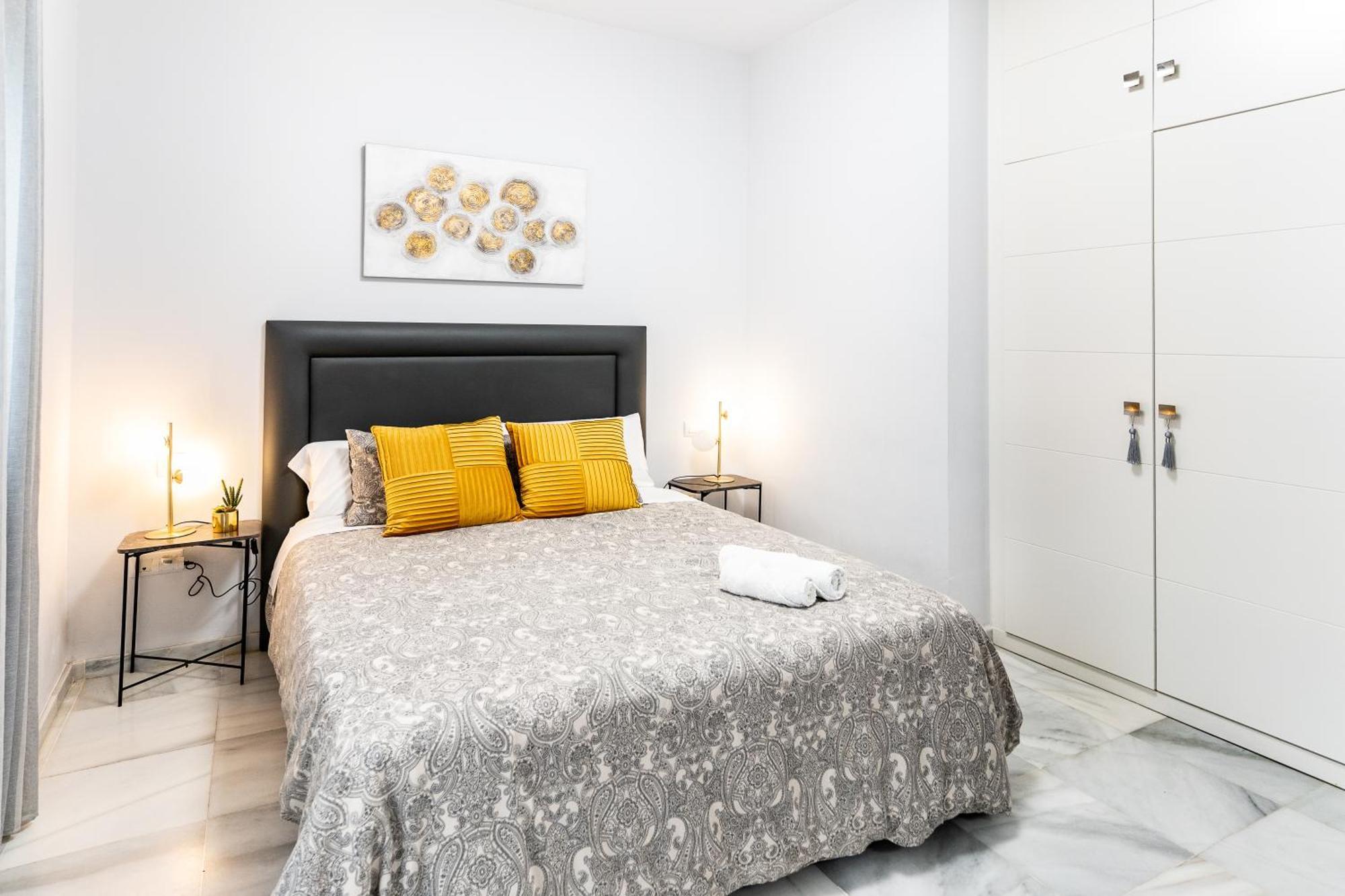 Apartamento Triana Deluxe Con Patio Privado Seville Exterior photo